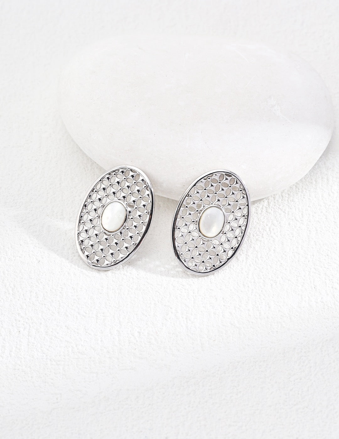 Sterling silver mother shell hollow design earrings