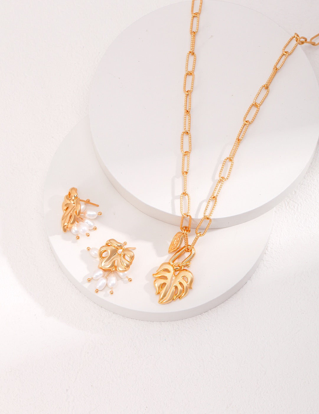 Vintage Gold 'Naturaleaf' Necklace - Nature-Inspired Jewelry