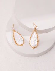 Vintage earrings with teardrop shaped natural pearls