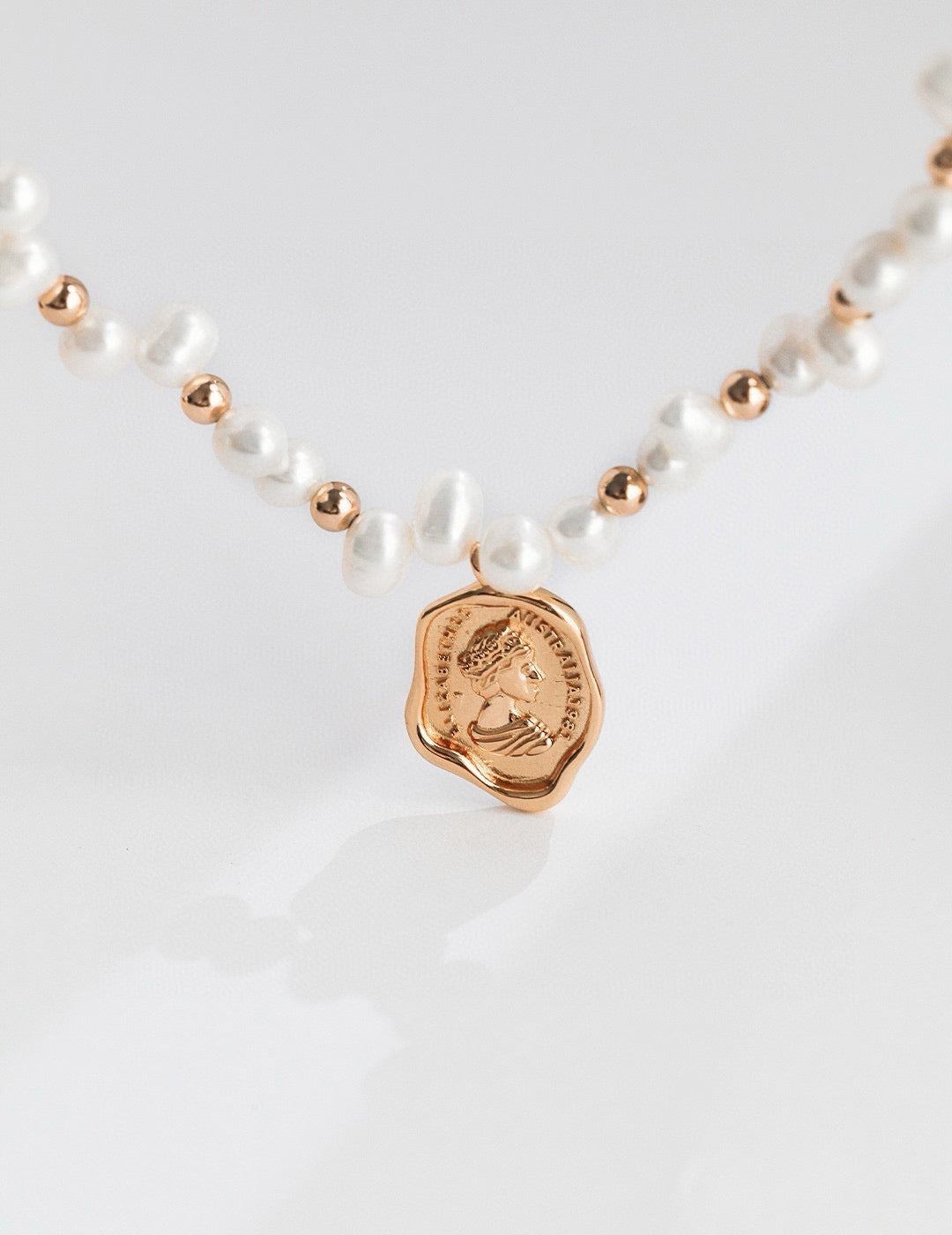 Women's Fashion Jewelry - Elegant Pearl Necklace