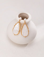 Vintage earrings with teardrop shaped natural pearls