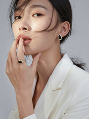 Fashionable Model with Agate Gemstone Ring Accessory