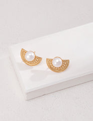 Luna Scalloped Pearl Earrings