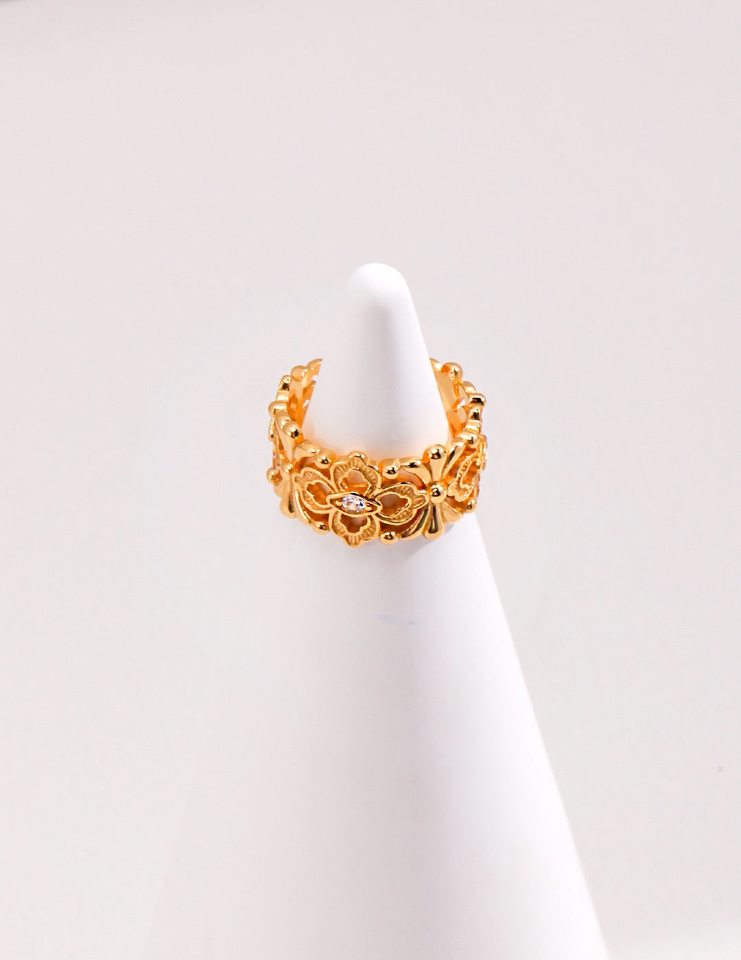 Baroque style Exquisite Floral Hollow Ring