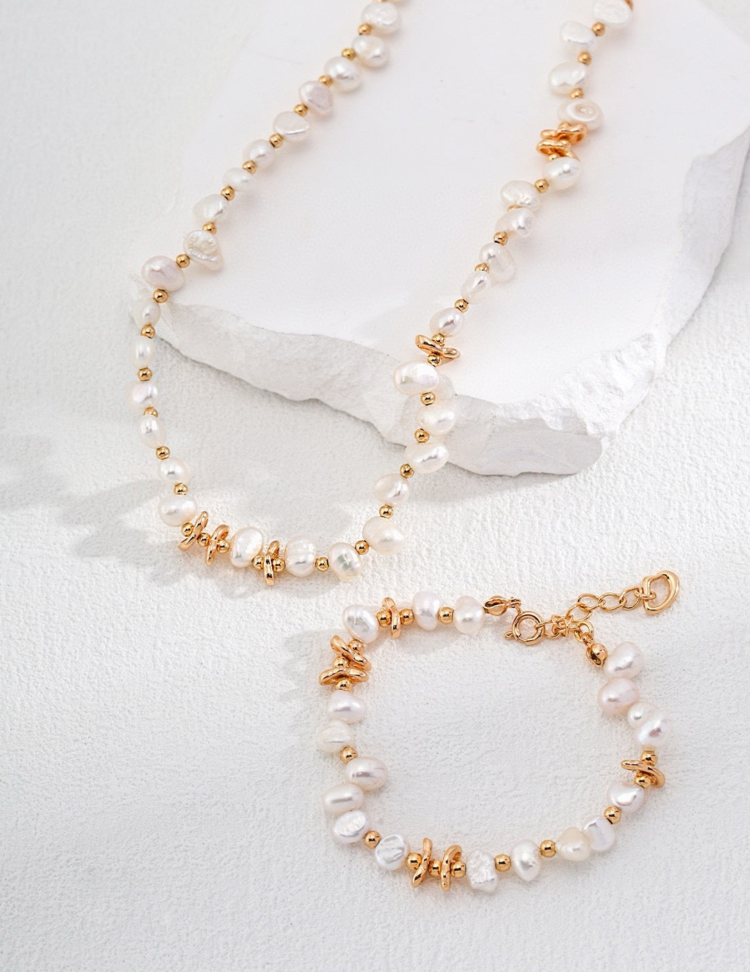 Natural pearl necklace