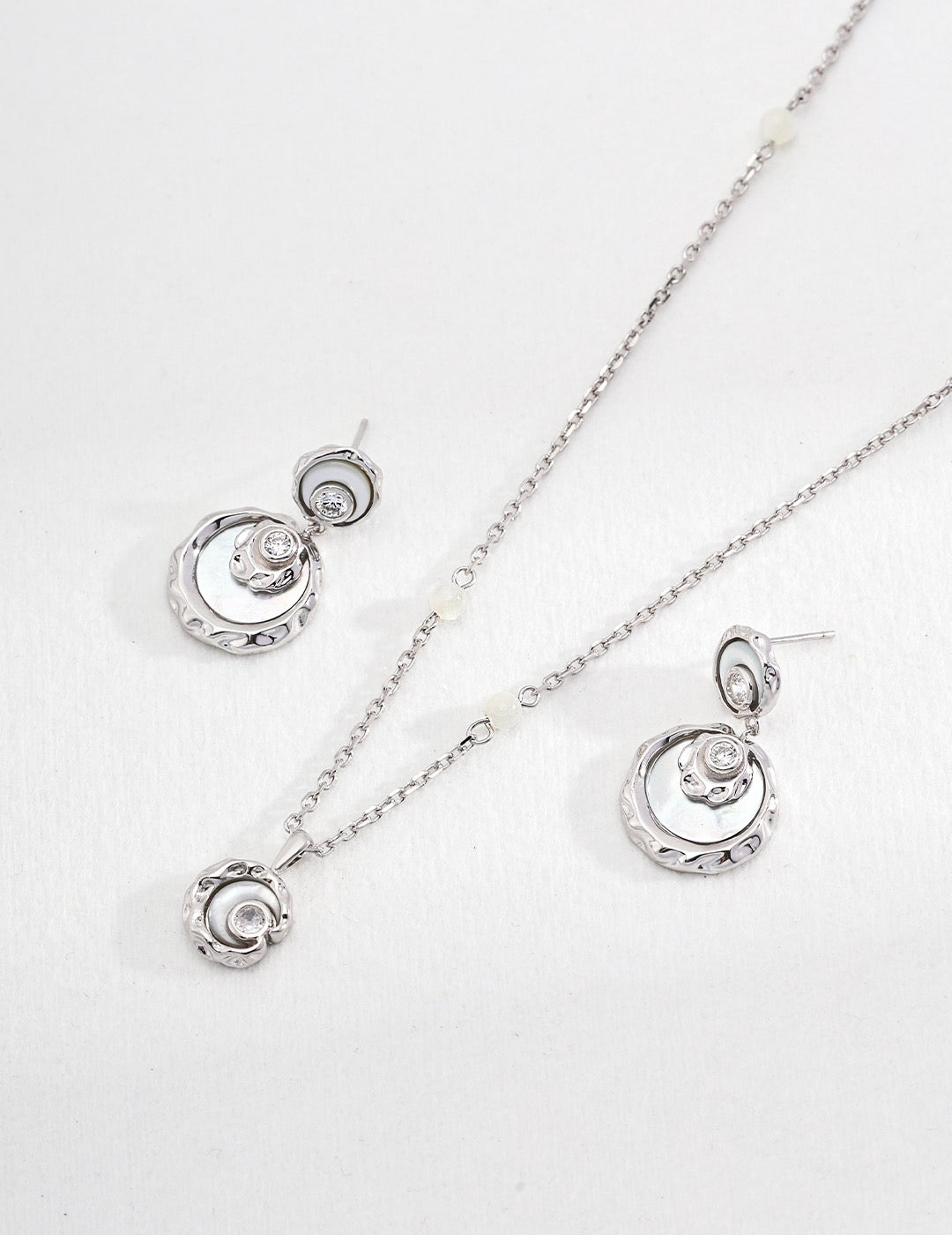 Sterling silver mother shell temperament necklace