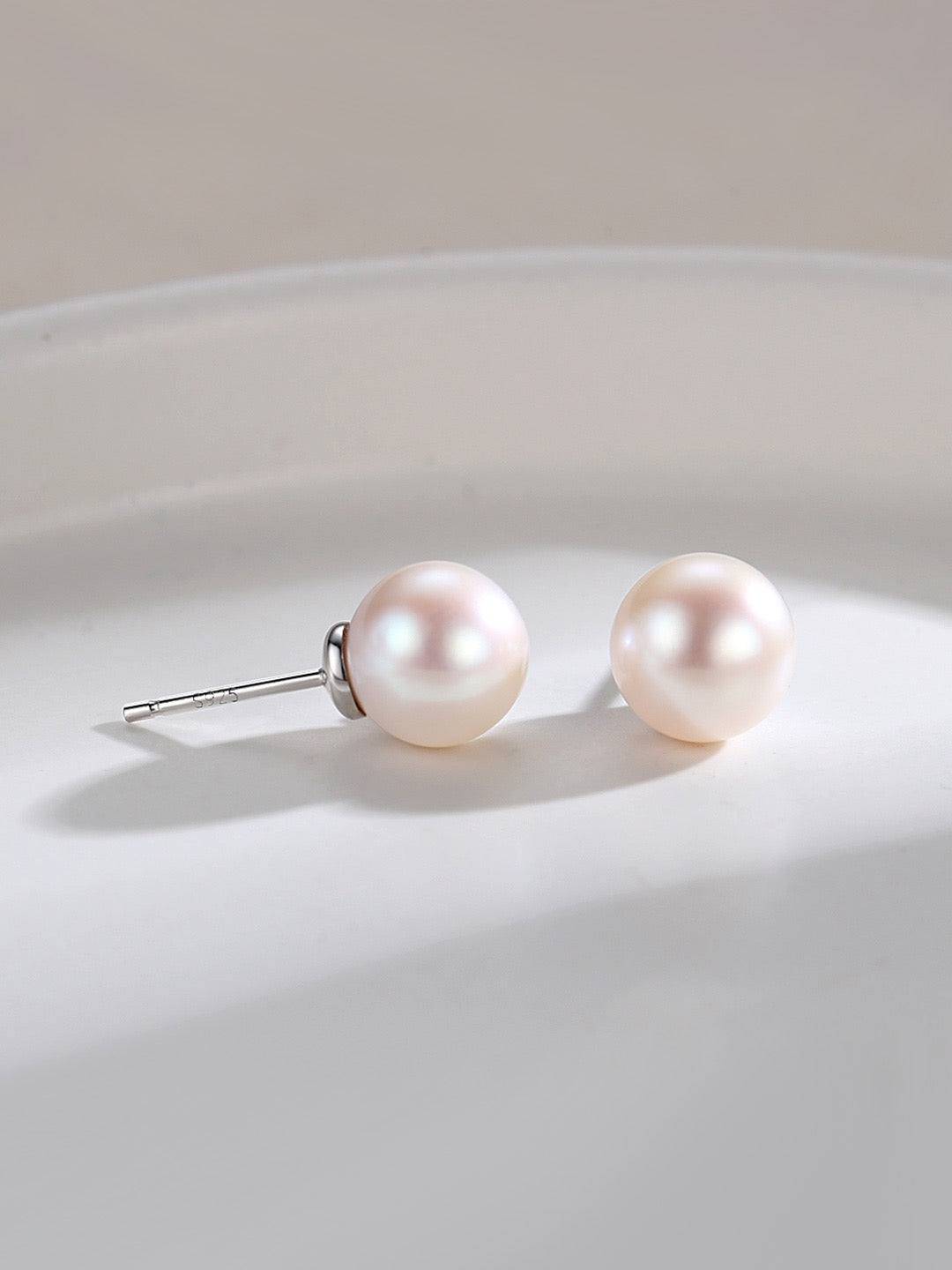 Close-up view of Aurelia Pearl Earrings in White Gold color, crafted from S925 Silver