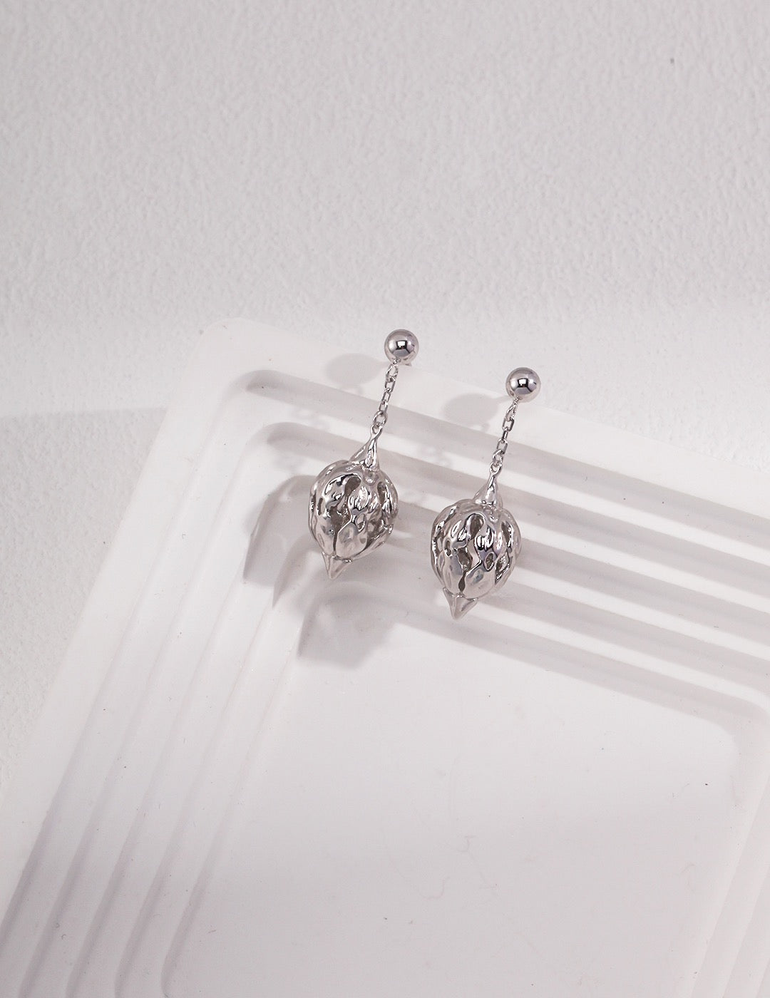 Quality Craftsmanship Detail of S925 Silver Earrings
